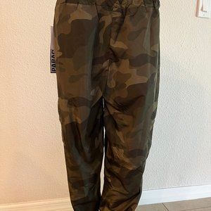 ALMOST  FAMOUS  SIZE  XL  COLOR  GREEN